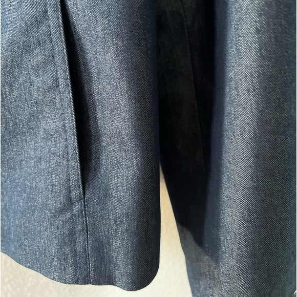 I.e. Woman’s Size 20W Denim Blue Blazer with white whipped Stitching. - Picture 4 of 13